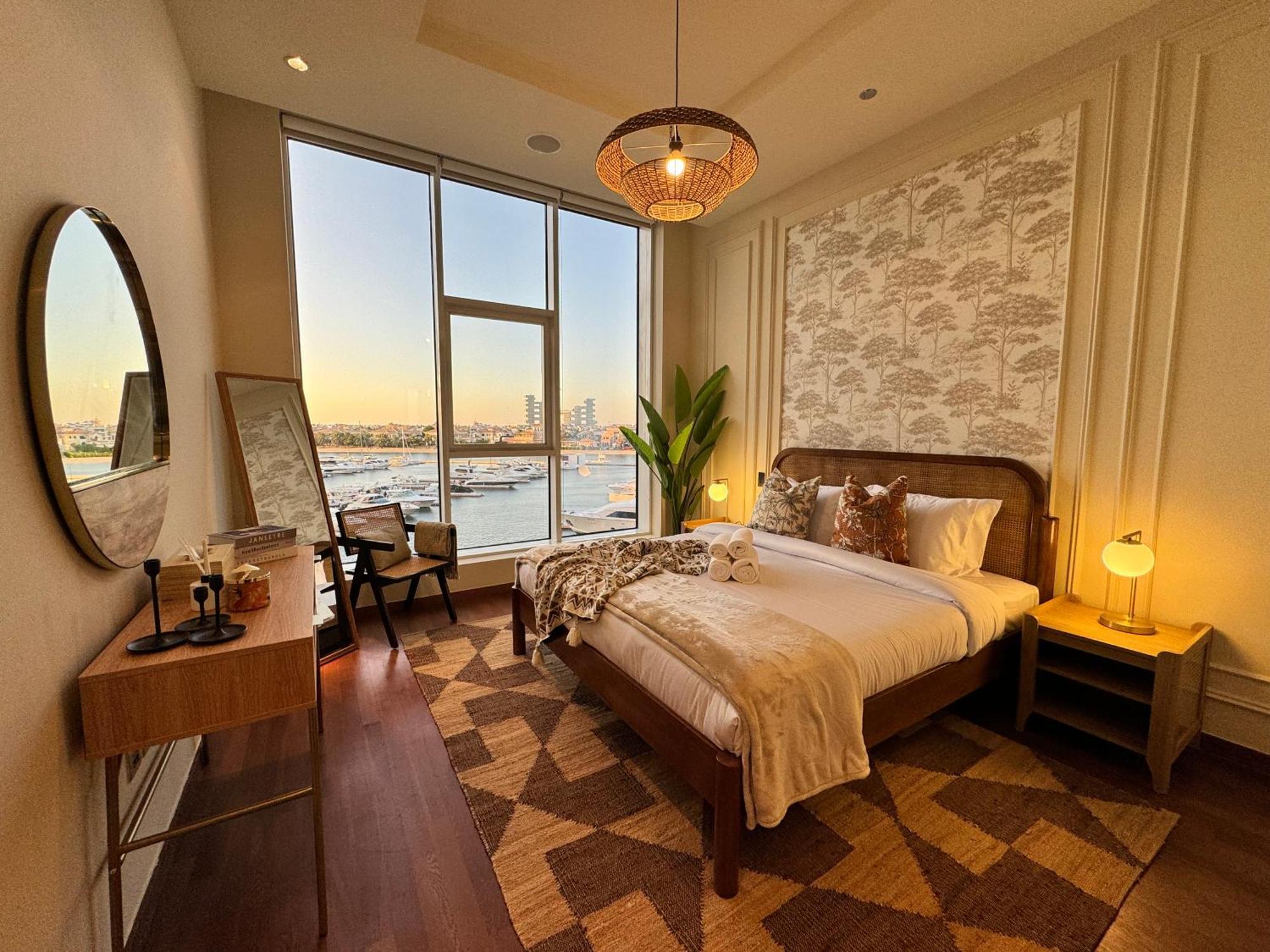 Apartment Manzil - 3br In Palm Jumeirah With Private Access & Sea View